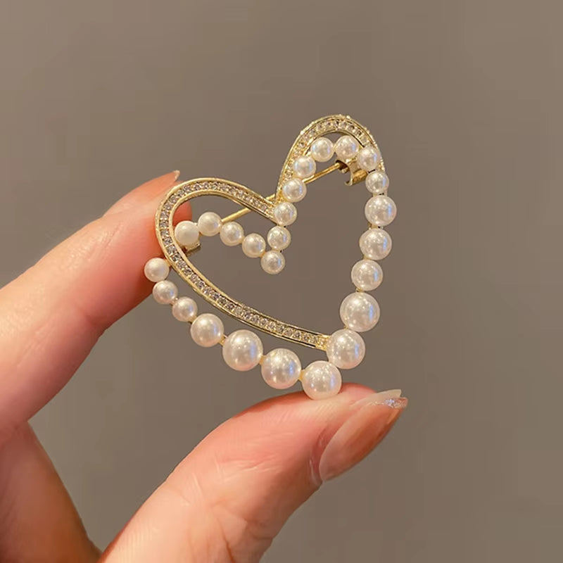 Sleek Silver Snake Brooch Pin with Full Rhinestones | Unisex Sparkling Crystal Serpent Lapel Badge for Suits, Jackets & Scarves | Luxury Animal Jewelry Gift for Women & Men