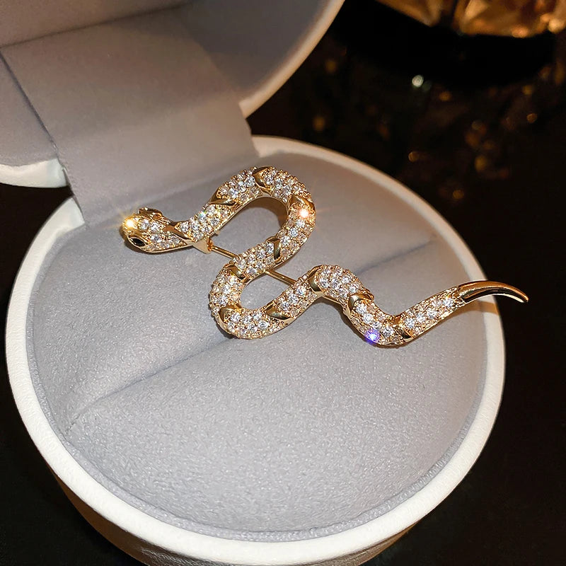 Sleek Silver Snake Brooch Pin with Full Rhinestones | Unisex Sparkling Crystal Serpent Lapel Badge for Suits, Jackets & Scarves | Luxury Animal Jewelry Gift for Women & Men
