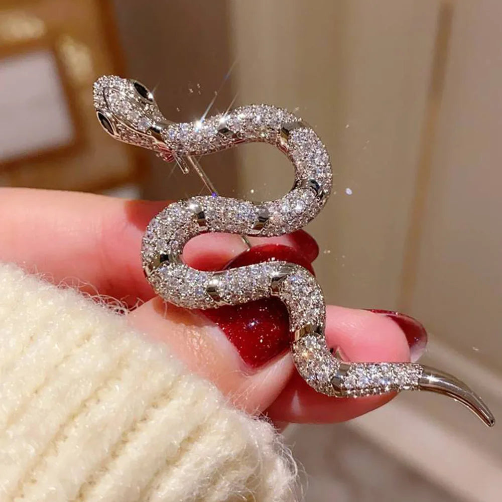 Sleek Silver Snake Brooch Pin with Full Rhinestones | Unisex Sparkling Crystal Serpent Lapel Badge for Suits, Jackets & Scarves | Luxury Animal Jewelry Gift for Women & Men