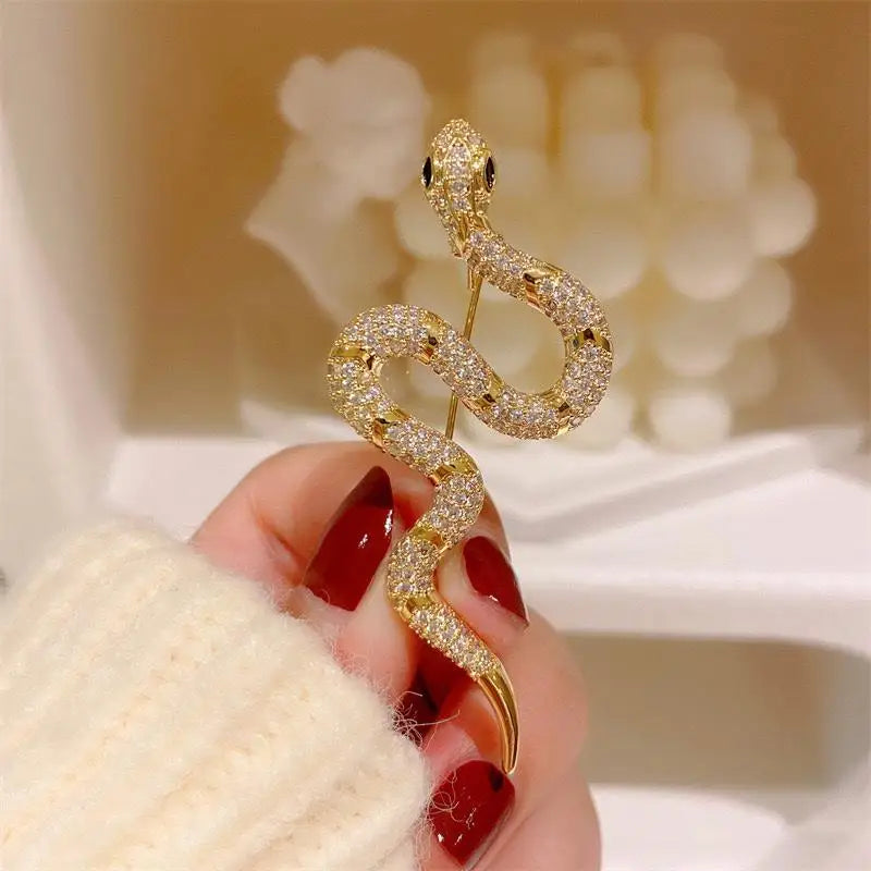 Sleek Silver Snake Brooch Pin with Full Rhinestones | Unisex Sparkling Crystal Serpent Lapel Badge for Suits, Jackets & Scarves | Luxury Animal Jewelry Gift for Women & Men