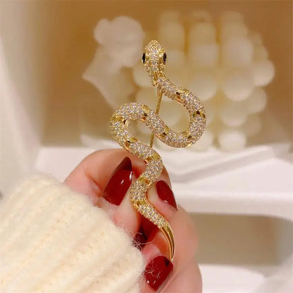 Sleek Silver Snake Brooch Pin with Full Rhinestones | Unisex Sparkling Crystal Serpent Lapel Badge for Suits, Jackets & Scarves | Luxury Animal Jewelry Gift for Women & Men