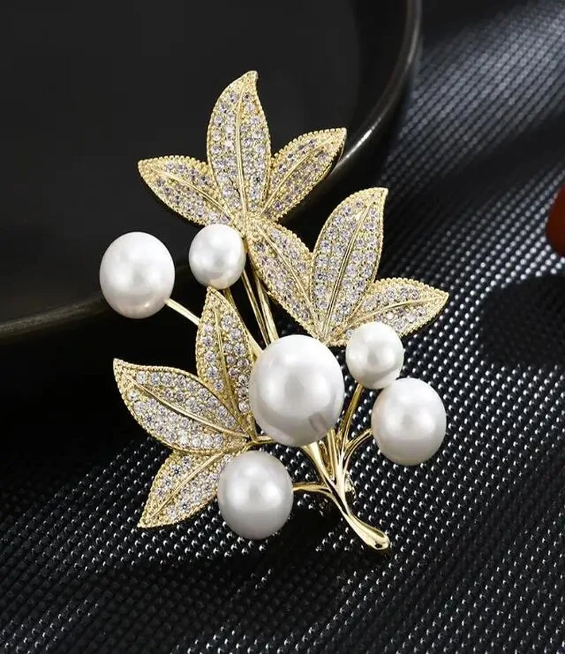 Sleek Silver Snake Brooch Pin with Full Rhinestones | Unisex Sparkling Crystal Serpent Lapel Badge for Suits, Jackets & Scarves | Luxury Animal Jewelry Gift for Women & Men