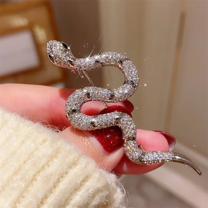 Sleek Silver Snake Brooch Pin with Full Rhinestones | Unisex Sparkling Crystal Serpent Lapel Badge for Suits, Jackets & Scarves | Luxury Animal Jewelry Gift for Women & Men