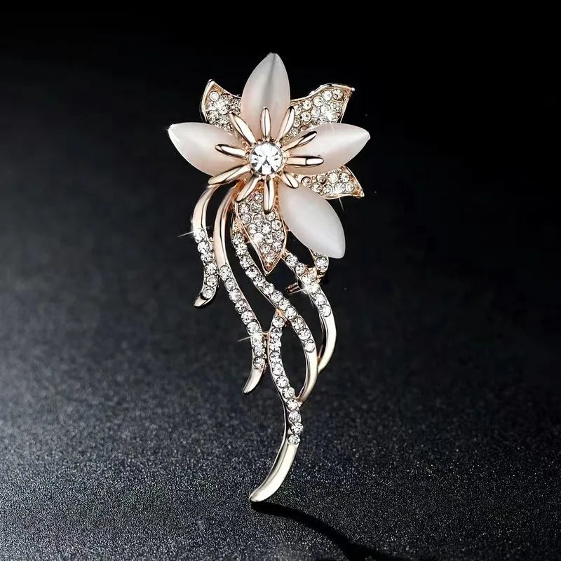 Sleek Silver Snake Brooch Pin with Full Rhinestones | Unisex Sparkling Crystal Serpent Lapel Badge for Suits, Jackets & Scarves | Luxury Animal Jewelry Gift for Women & Men