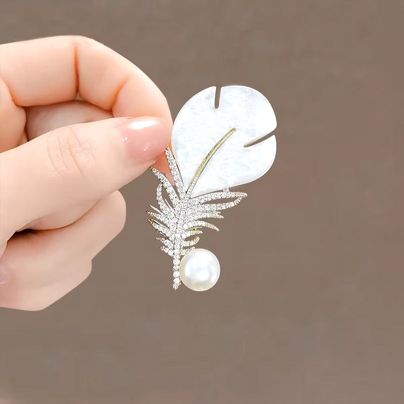 Sleek Silver Snake Brooch Pin with Full Rhinestones | Unisex Sparkling Crystal Serpent Lapel Badge for Suits, Jackets & Scarves | Luxury Animal Jewelry Gift for Women & Men