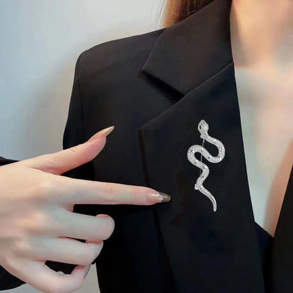 Sleek Silver Snake Brooch Pin with Full Rhinestones | Unisex Sparkling Crystal Serpent Lapel Badge for Suits, Jackets & Scarves | Luxury Animal Jewelry Gift for Women & Men