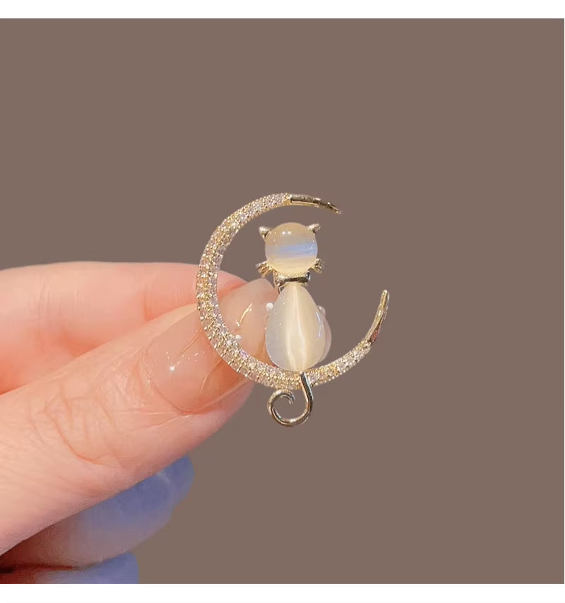 Sleek Silver Snake Brooch Pin with Full Rhinestones | Unisex Sparkling Crystal Serpent Lapel Badge for Suits, Jackets & Scarves | Luxury Animal Jewelry Gift for Women & Men