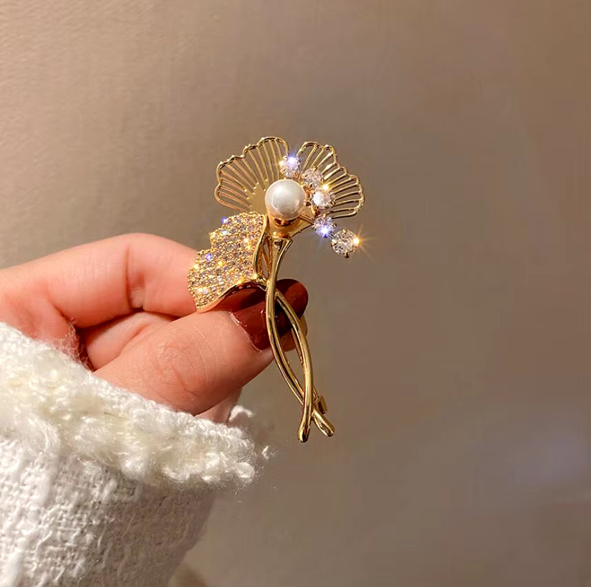 Sleek Silver Snake Brooch Pin with Full Rhinestones | Unisex Sparkling Crystal Serpent Lapel Badge for Suits, Jackets & Scarves | Luxury Animal Jewelry Gift for Women & Men