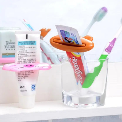1Pcs Cute Animal Multifunction Squeezer Toothpaste Squeezer Home Commodity Bathroom Tube Cartoon Toothpaste Dispenser